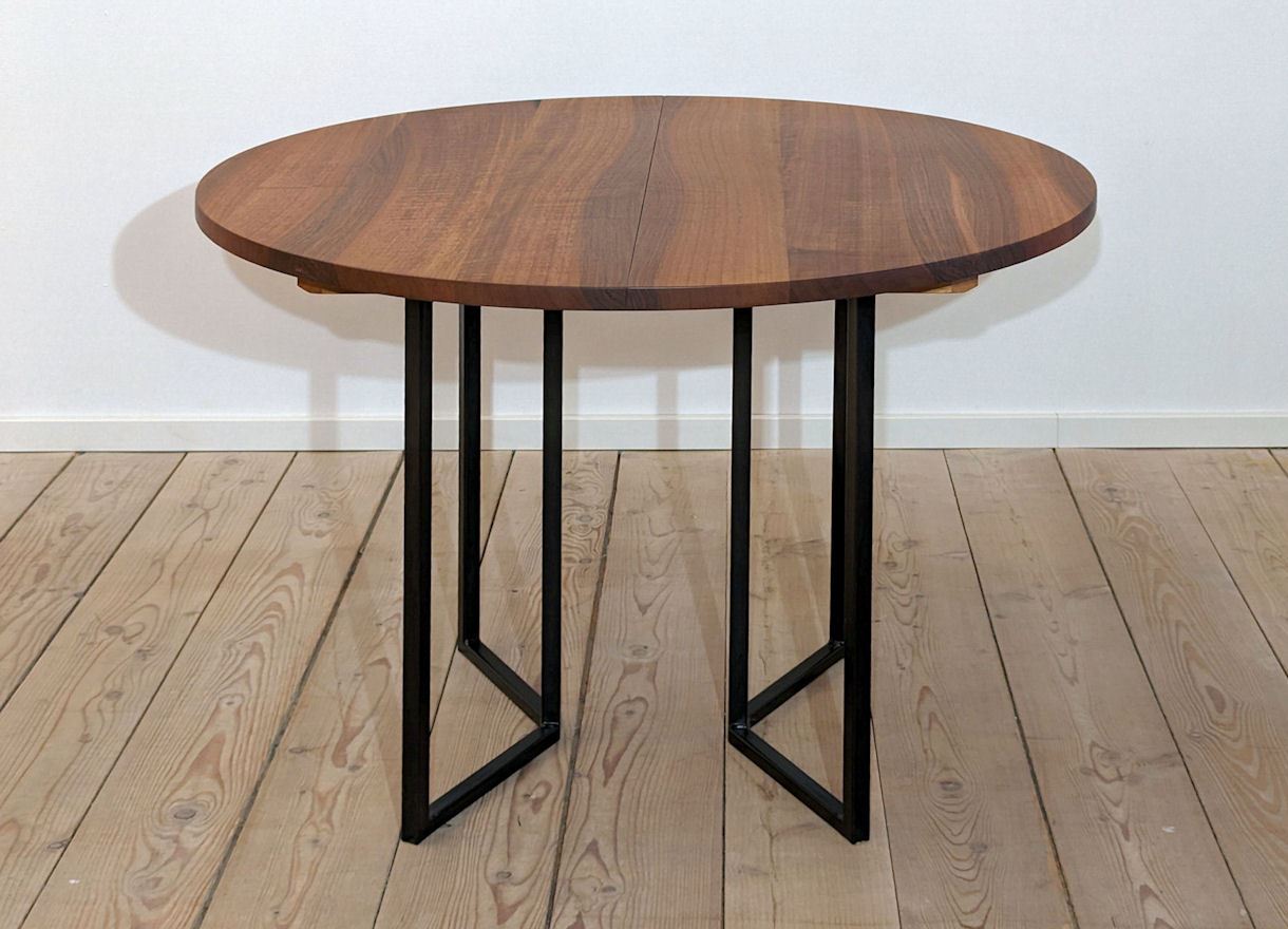 Tisch Orbis, am. Nussbaum, D 90 cm